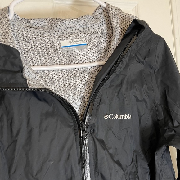 Columbia Rain Coat - Picture 2 of 4